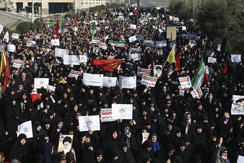 İrandaki protestolarda rejim yanlıları da sokakta