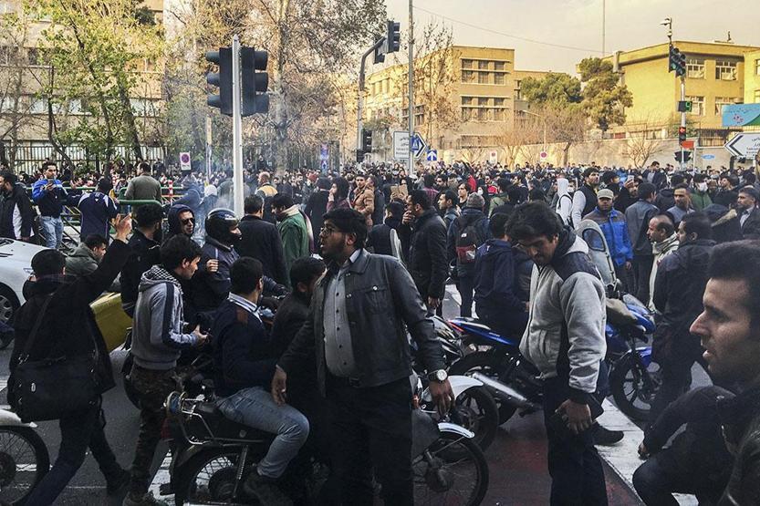 İrandaki protestolarda rejim yanlıları da sokakta