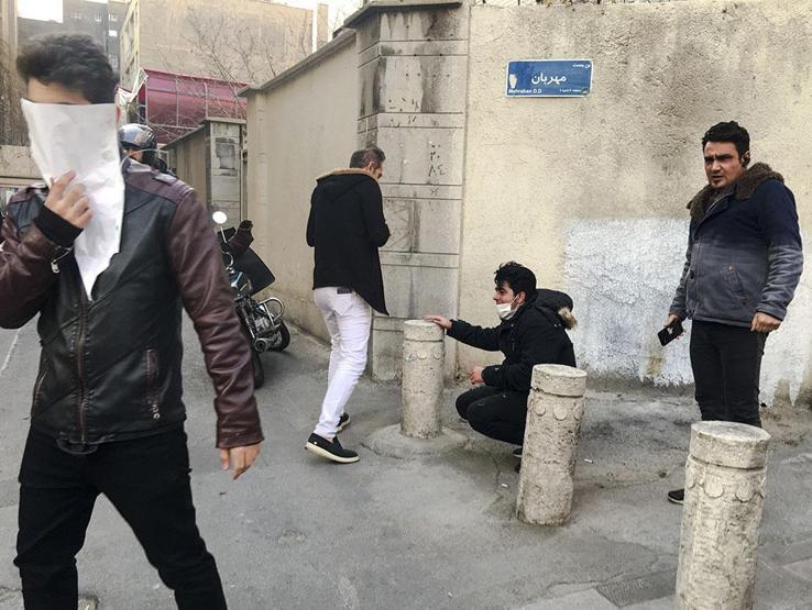 İrandaki protestolarda rejim yanlıları da sokakta