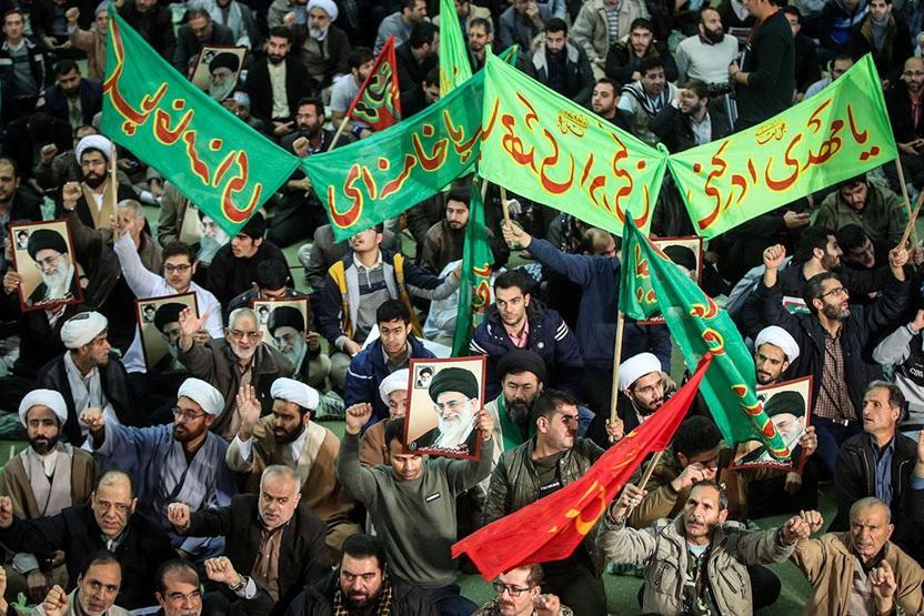 İrandaki protestolarda rejim yanlıları da sokakta