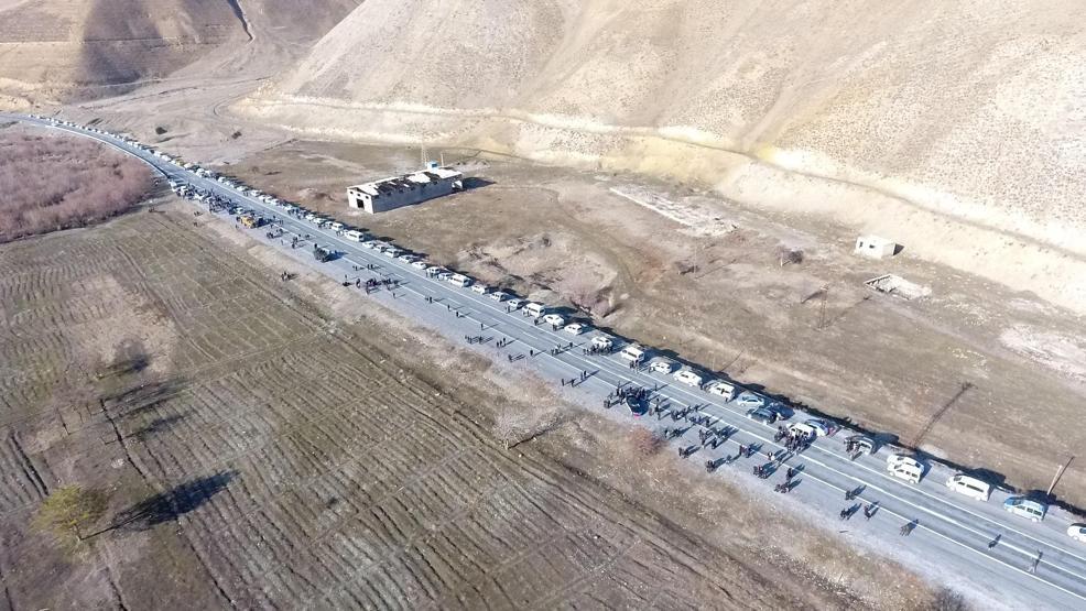 AK Partili Tekin 200 araçlık konvoyla karşılandı