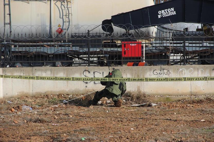 Bomba uzmanları alarma geçti, topraktan kedi ölüsü çıktı