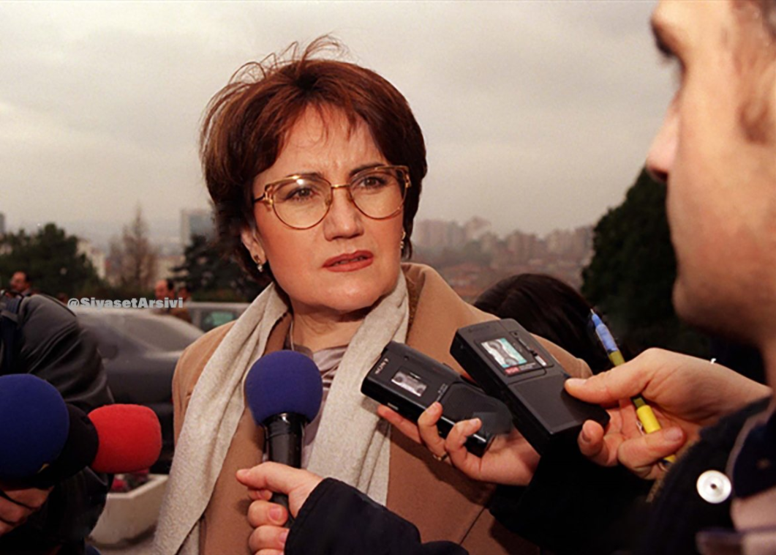 Meral Akşenerin gençlik fotoğrafı