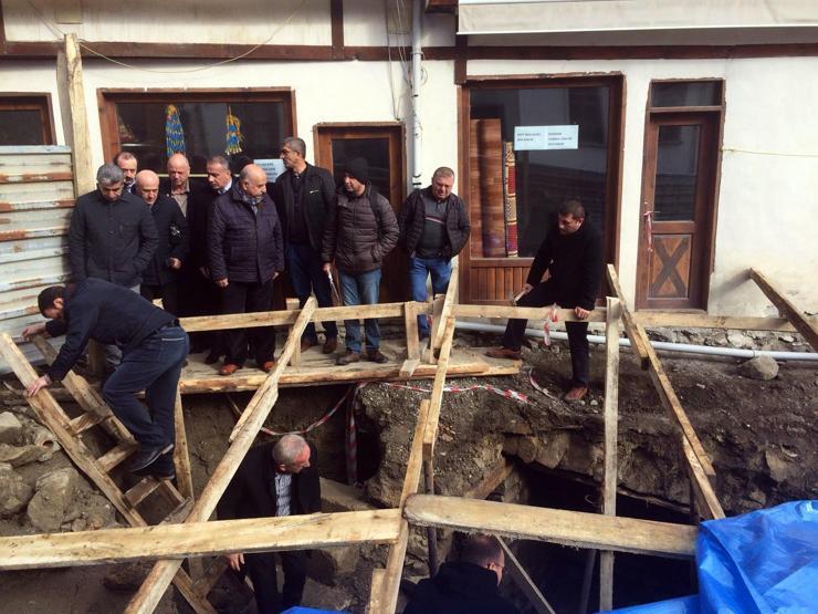Tarihi yapı mezar odası çıktı