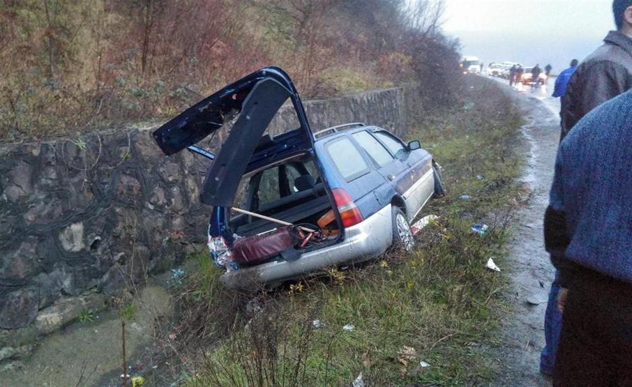 Madencileri taşıyan minibüs şarampole yuvarlandı: 23 yaralı