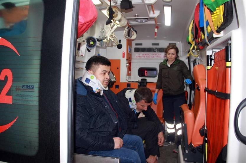 Madencileri taşıyan minibüs şarampole yuvarlandı: 23 yaralı