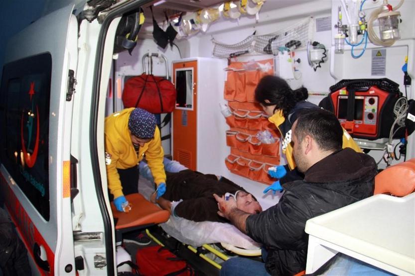 Madencileri taşıyan minibüs şarampole yuvarlandı: 23 yaralı