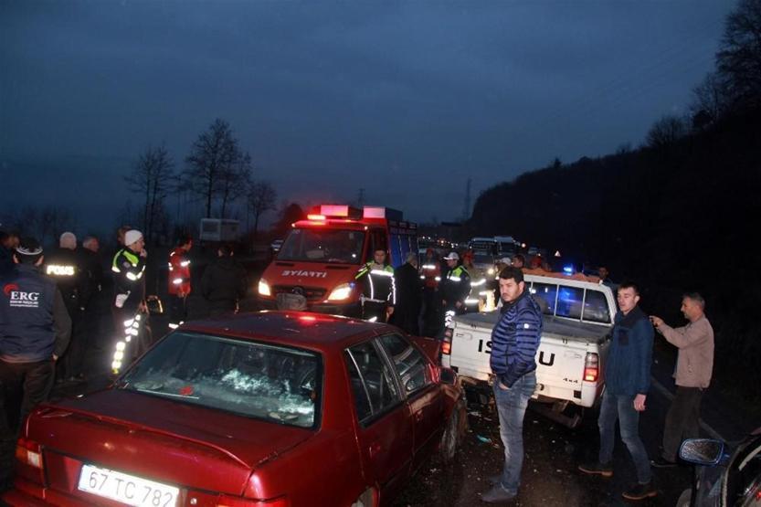 Madencileri taşıyan minibüs şarampole yuvarlandı: 23 yaralı