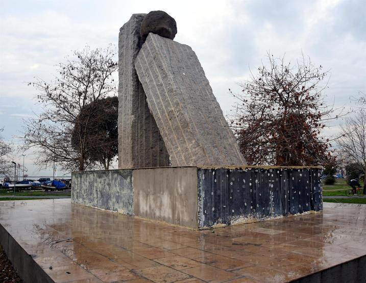 Şehitlere büyük ayıp