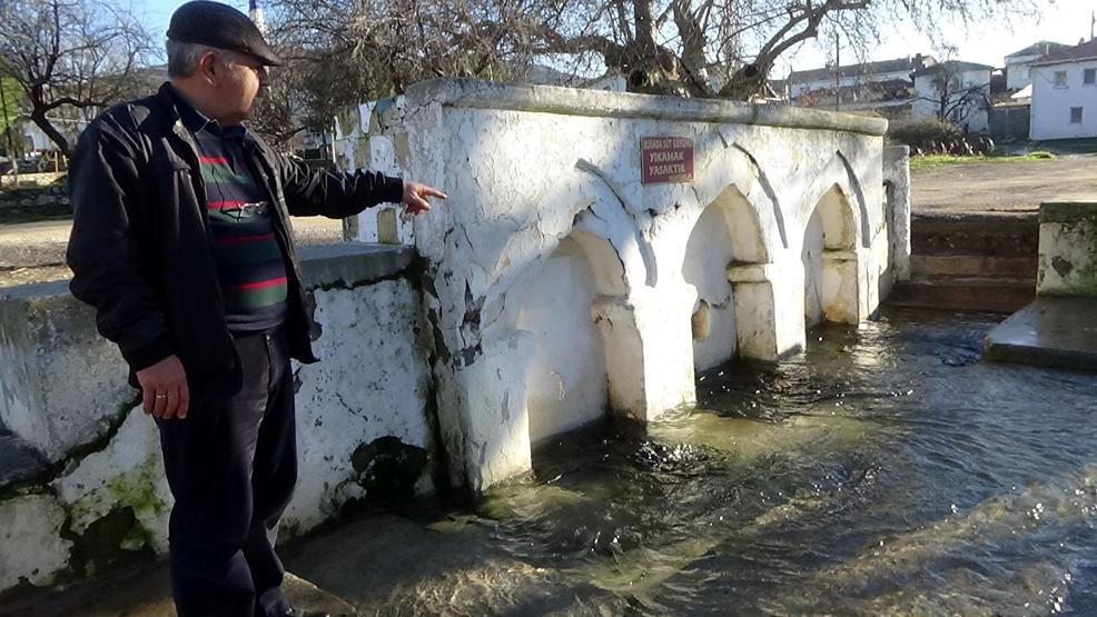 Bu köyün her tarafından yeraltı suyu çıkıyor