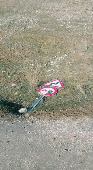 Bu görüntü tepki çekti: Söküp yol kenarına fırlattılar