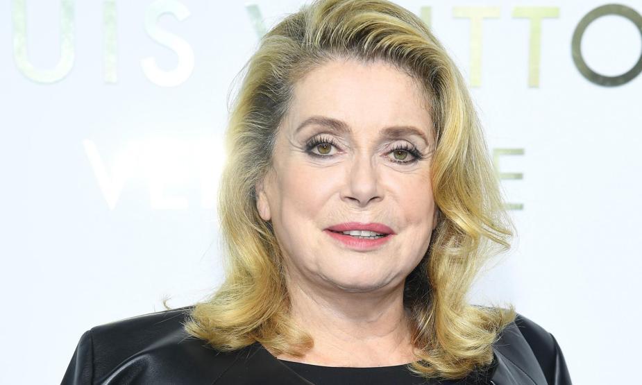 Dünyaca ünlü Fransız kadın oyuncu Deneuve: Erkekler kadınlara asılmakta serbest olmalı