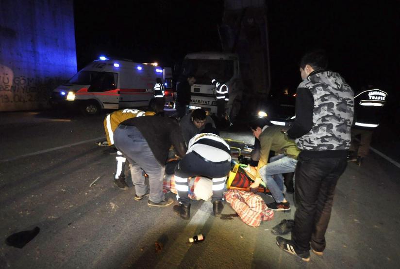 Bursada feci kaza: Ön camdan dışarı fırladılar