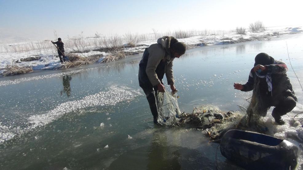 Yüksekovada Eskimo usulü balık avı