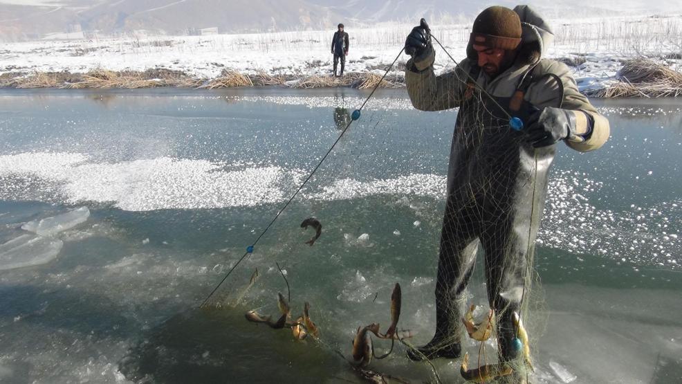 Yüksekovada Eskimo usulü balık avı