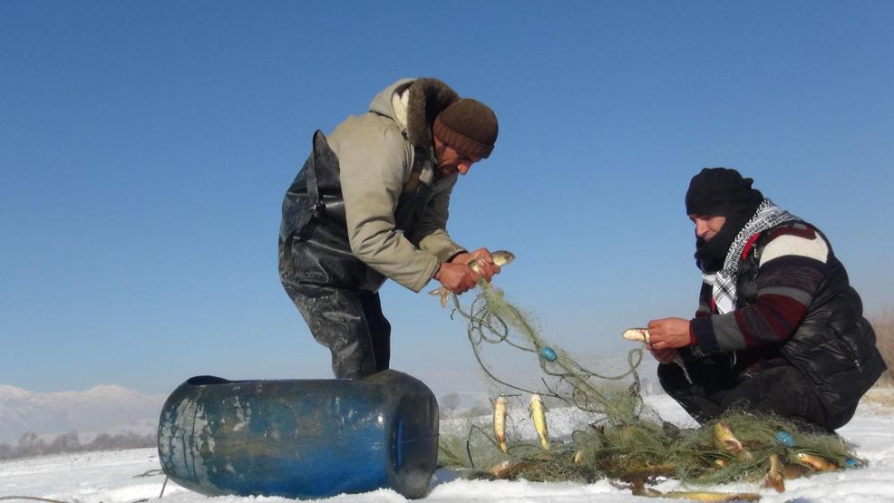 Yüksekovada Eskimo usulü balık avı