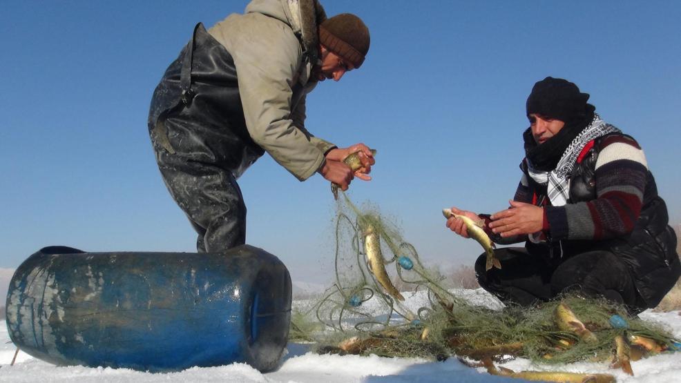 Yüksekovada Eskimo usulü balık avı