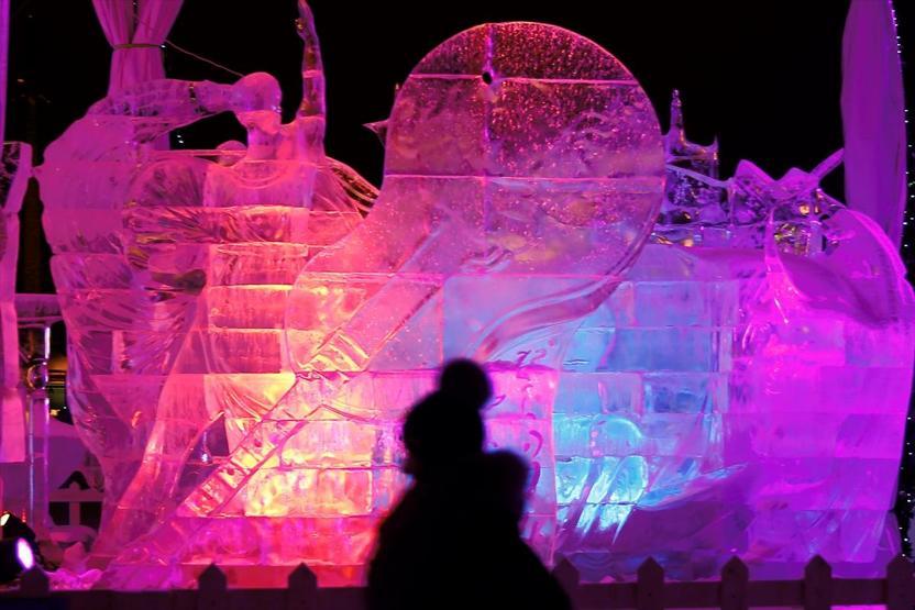 Moskovada büyüleyici buzdan heykel festivali