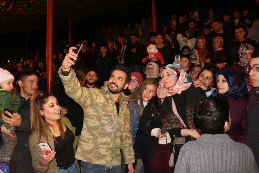 Şırnaktaki Mehmetçikler Yusuf Güney konseriyle eğlendi