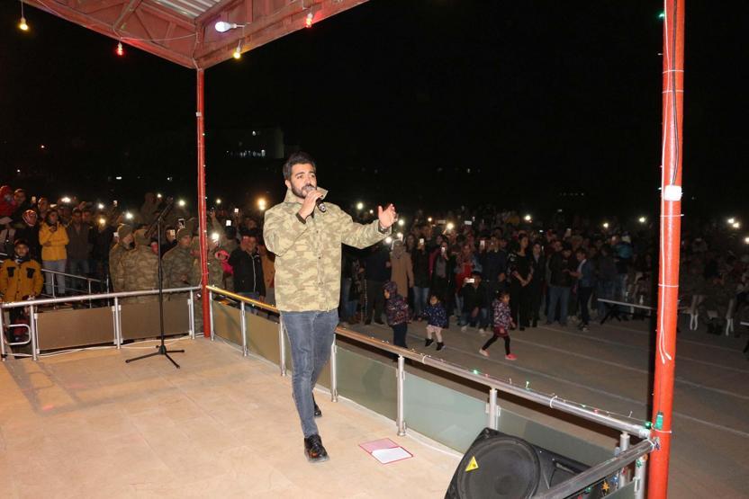 Şırnaktaki Mehmetçikler Yusuf Güney konseriyle eğlendi