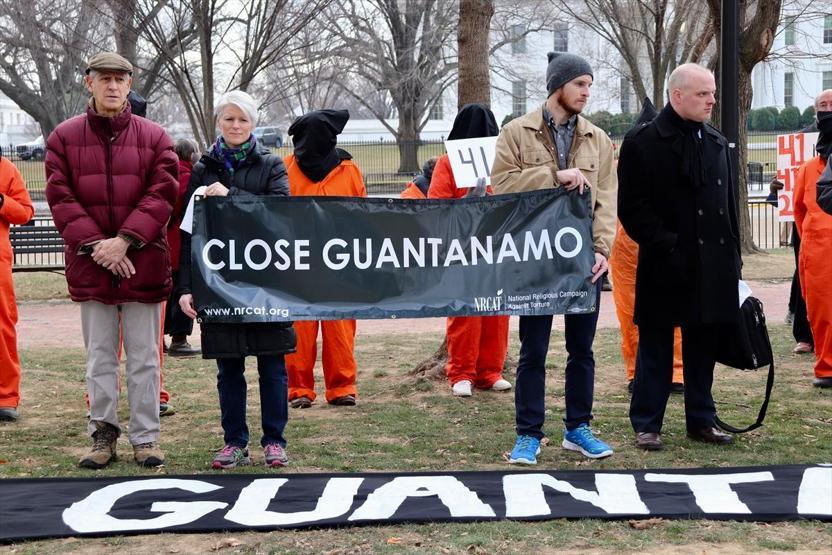 Beyaz Saray önünde Guantanamo gösterisi