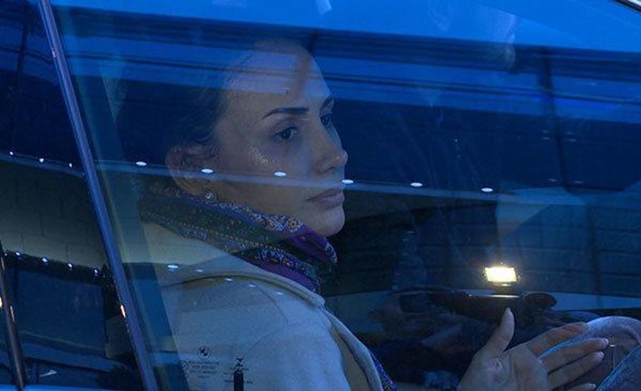Emina Sandal gözyaşlarını tutamadı