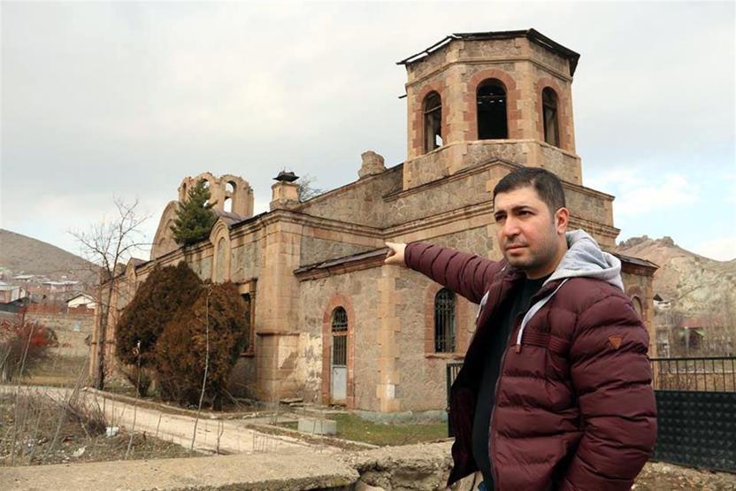 Çatısında ağaçlar büyüyen kilisenin restorasyonuna bakanlık onay vermedi