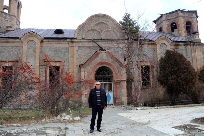 Çatısında ağaçlar büyüyen kilisenin restorasyonuna bakanlık onay vermedi
