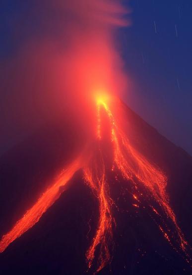Mayon lav püskürtmeye başladı