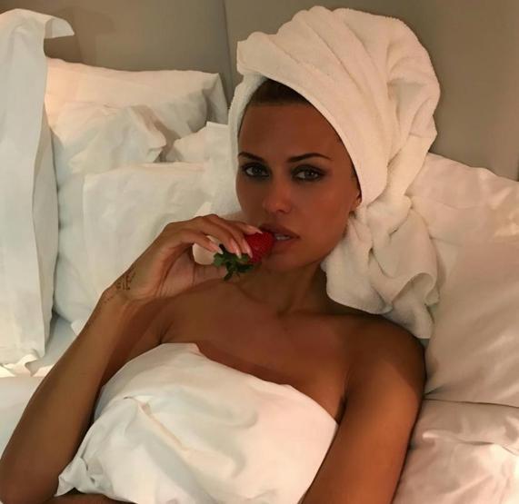 Fellaini Rus Playboy modeliyle görüntülendi
