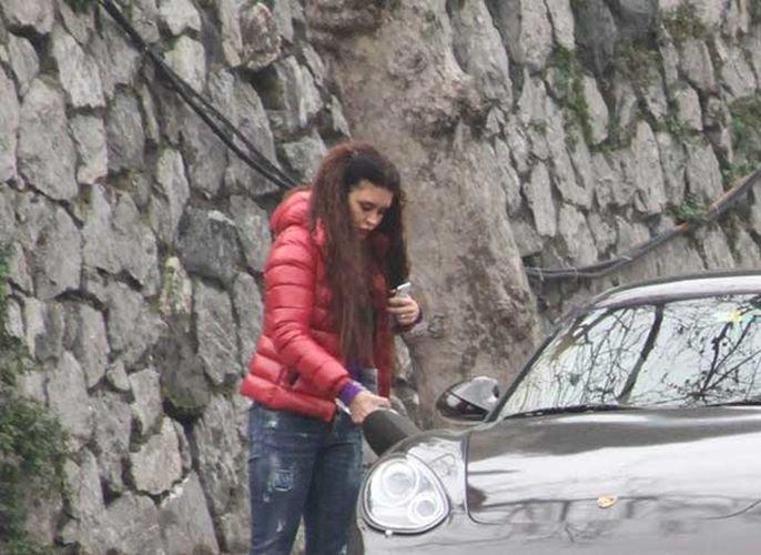 Ebru Polat 800 bin TLlik arabasına benzin yerine su koydu
