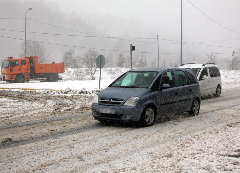 Bolu Dağında ulaşıma kar engeli