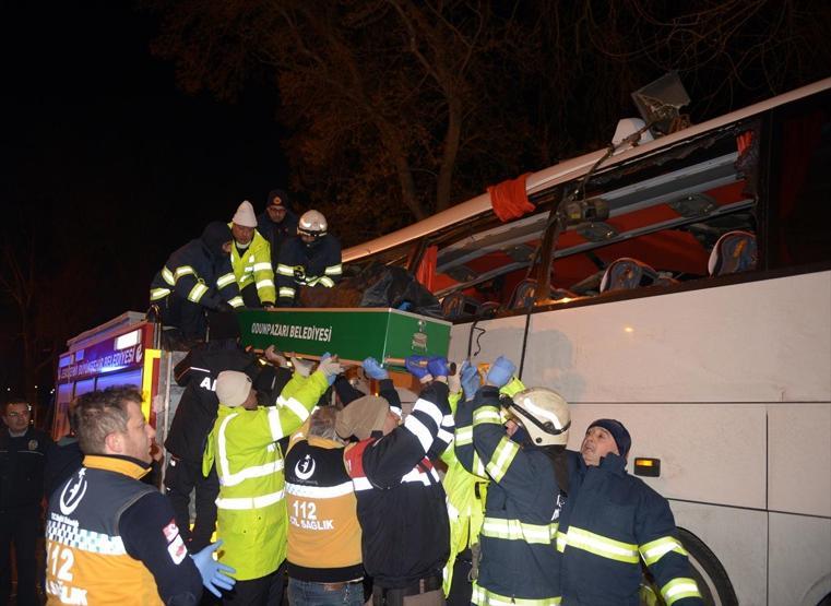 Son dakika... Eskişehirde yolcu otobüsü kaza yaptı: 11 ölü, 44 yaralı