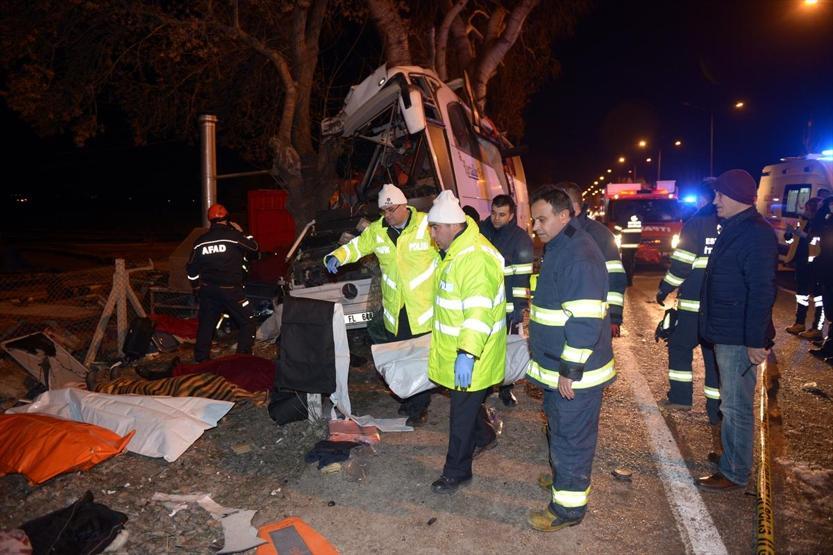 Son dakika... Eskişehirde yolcu otobüsü kaza yaptı: 11 ölü, 44 yaralı