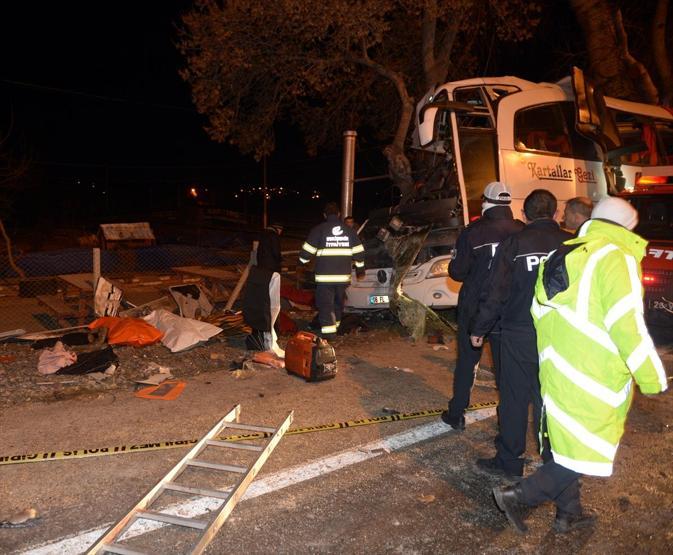 Son dakika... Eskişehirde yolcu otobüsü kaza yaptı: 11 ölü, 44 yaralı