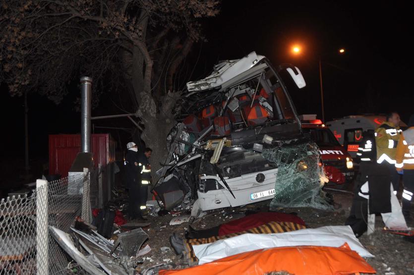 Son dakika... Eskişehirde yolcu otobüsü kaza yaptı: 11 ölü, 44 yaralı