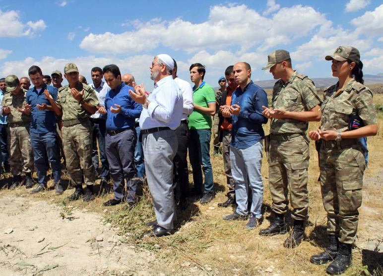 İşte Vandaki Ejderlerin komutanı Teğmen Sümeyra Karlı