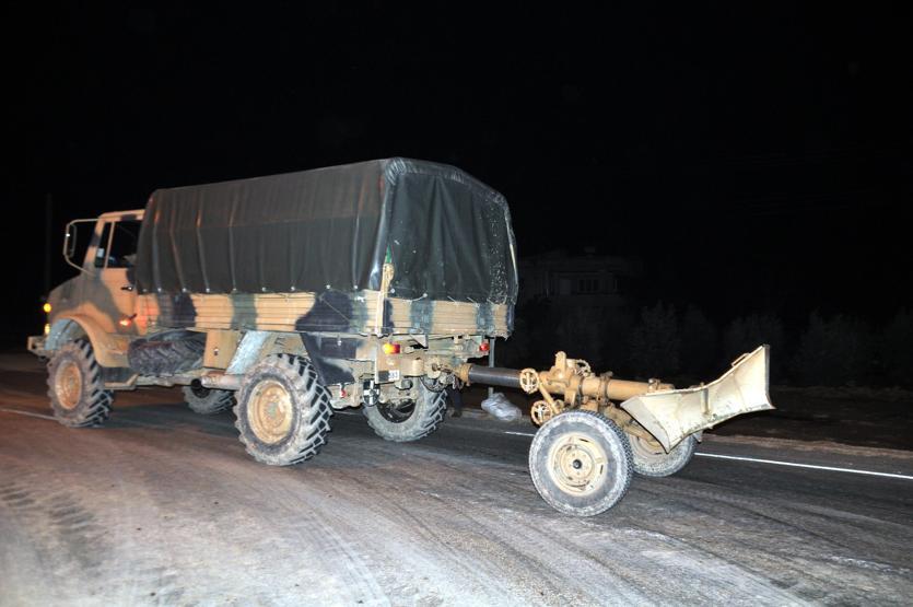 Afrine Zeytin Dalı Harekatı sürüyor, tanklar Suriyeye girdi