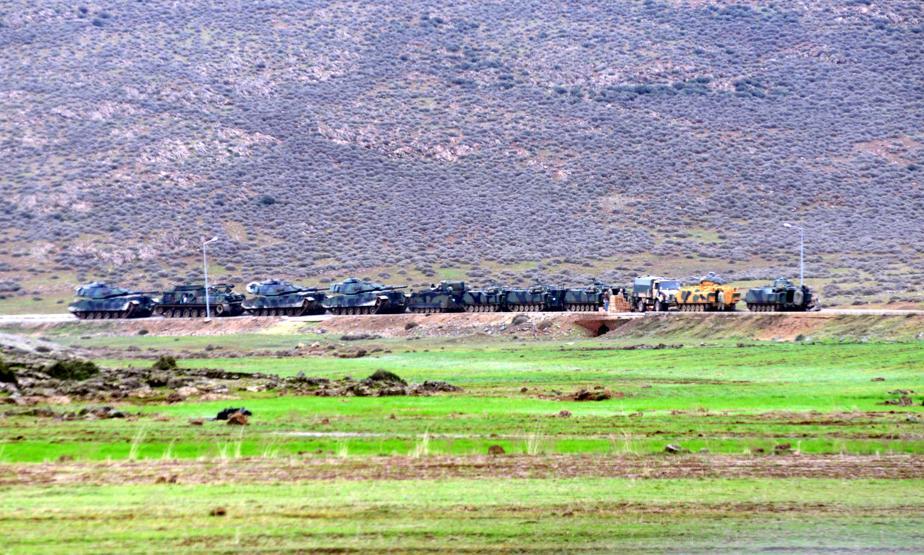 Afrine Zeytin Dalı Harekatı sürüyor, tanklar Suriyeye girdi