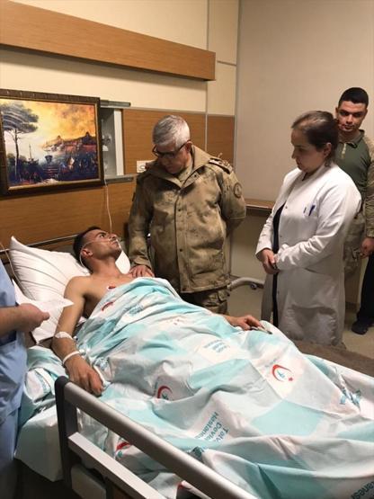 Yaralanan askerlere Jandarma Genel Komutanı Org. Çetinden ziyaret