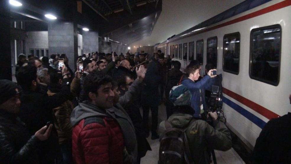 Doğu Ekspresi yolcularını AK Parti karşıladı