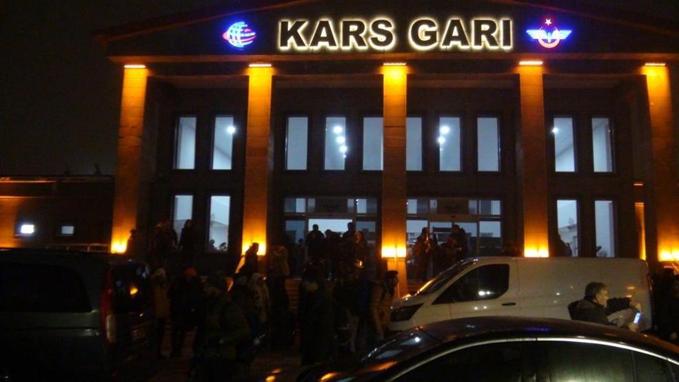 Doğu Ekspresi yolcularını AK Parti karşıladı