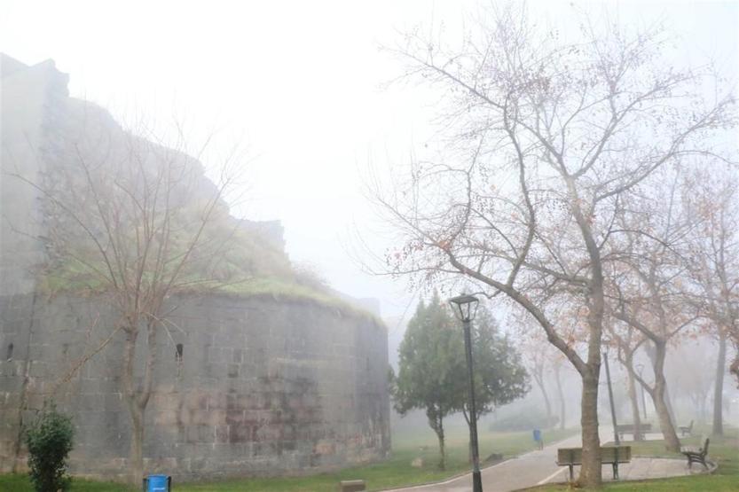Diyarbakır’da uçuşlara sis engeli