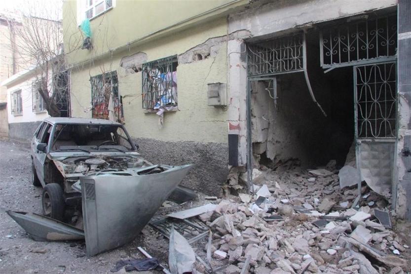YPGnin Kilise attığı roketlerin tahribatı gün ağarınca ortaya çıktı