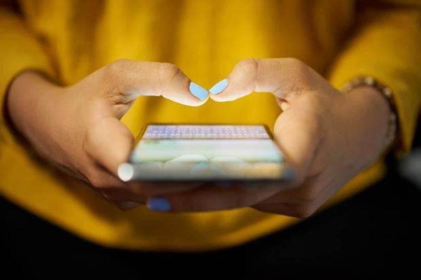 Dikkat telefondan sesinizi gizli gizli dinliyor