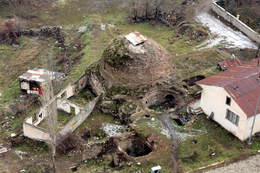 Tarihi hamam çürümeye terk edildi
