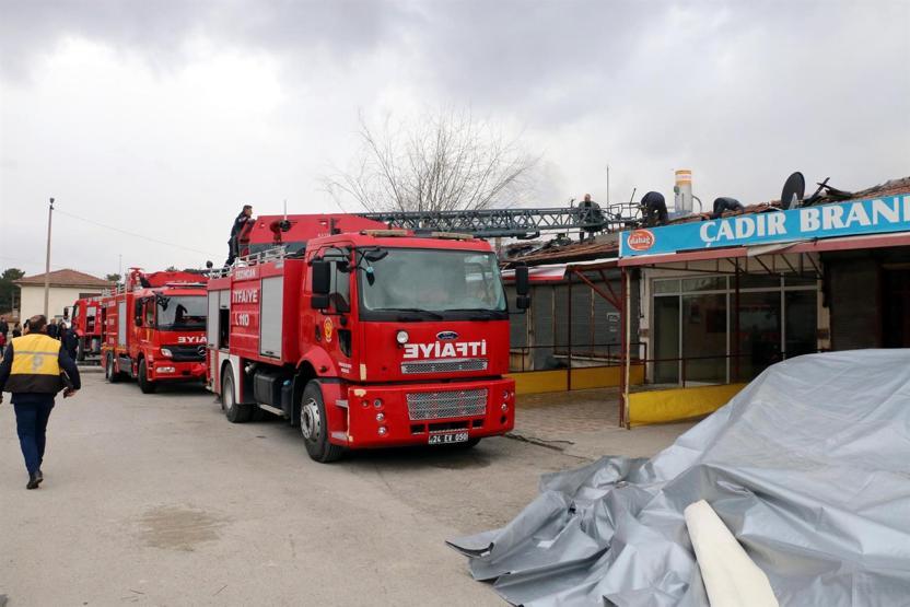 İtfaiye yangını söndürürken onlar malları kurtarmaya çabaladı
