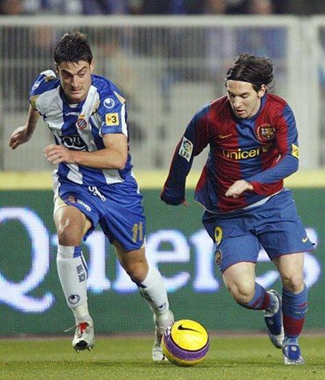 Eski Galatasaraylı Albert Riera kramponları astı
