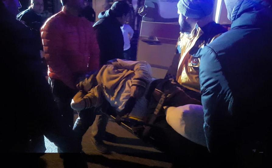 Balkondan düşerek demir korkuluklara saplandı