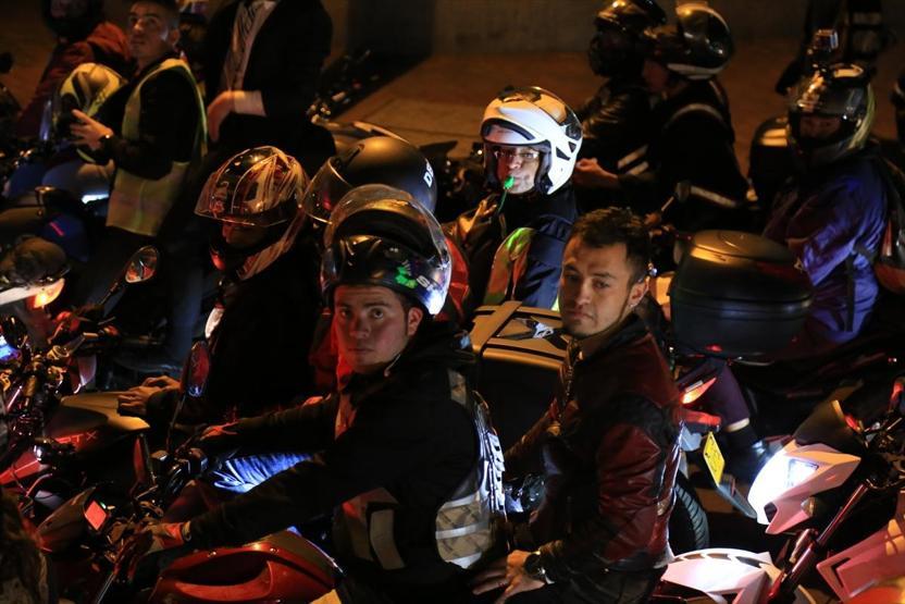 Motor arkasına erkek yolcu yasağı geldi yüzlerce motosikletli sokağa döküldü